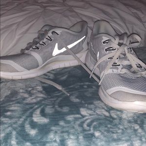 Nike free run platinum size 6